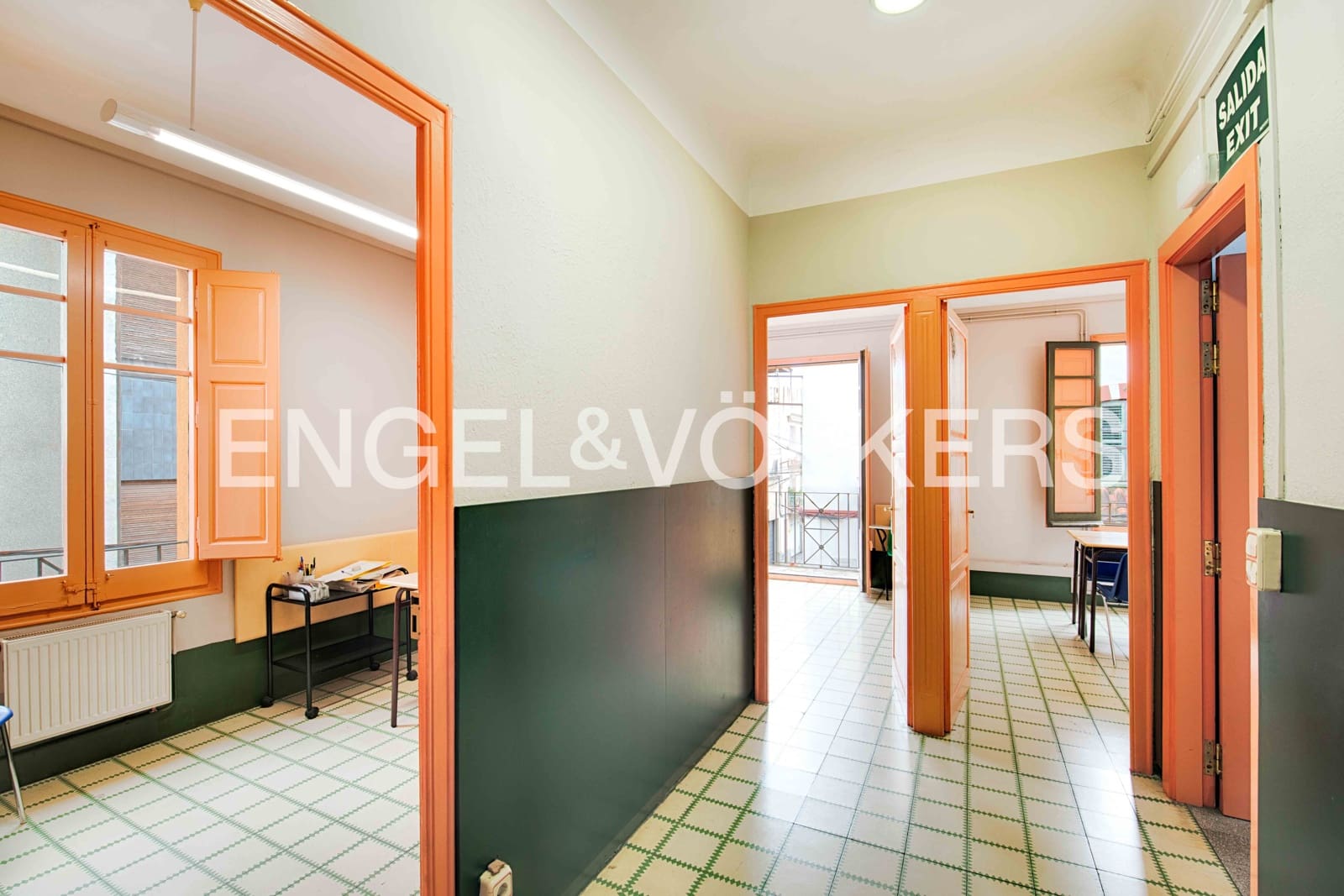 8 bedroom Townhouse for sale in Figueres with garage - € 395,000 (Ref: 9838289)