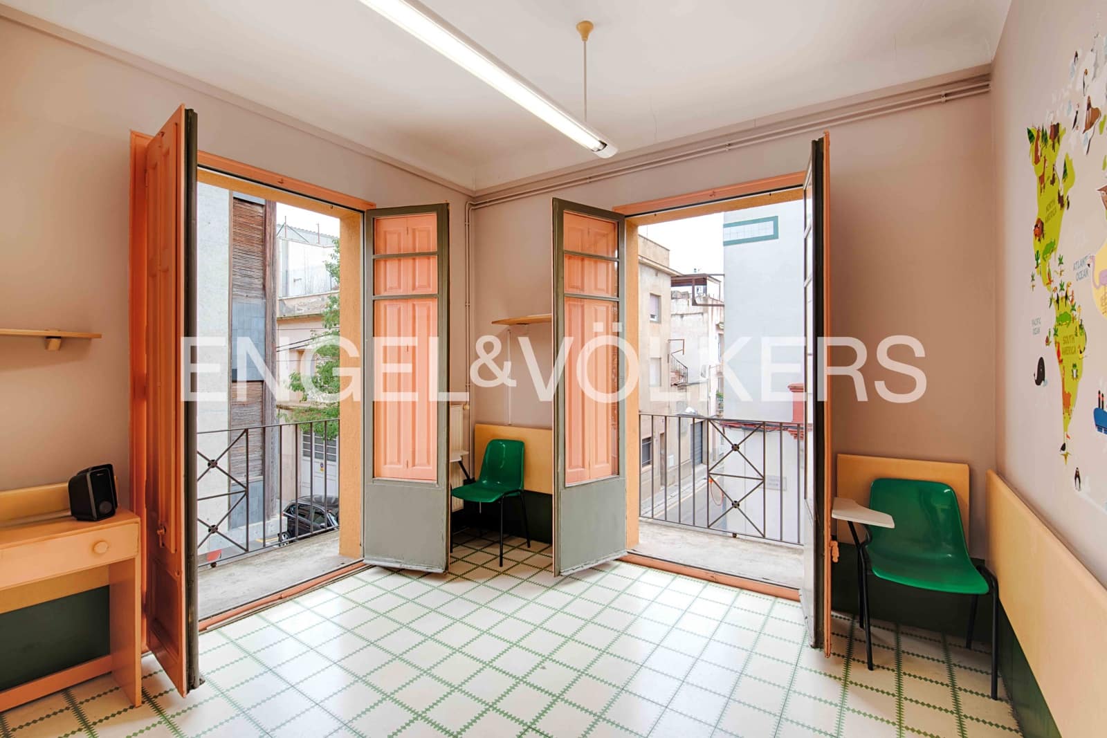 8 bedroom Townhouse for sale in Figueres with garage - € 395,000 (Ref: 9838289)