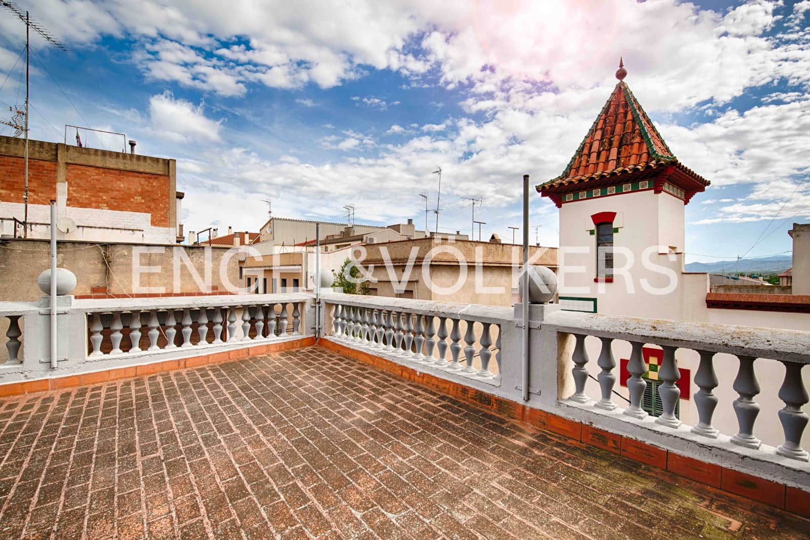 8 bedroom Townhouse for sale in Figueres with garage - € 395,000 (Ref: 9838289)