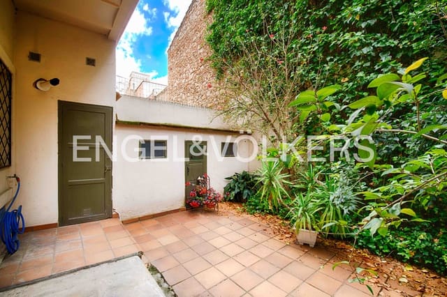 8 soveværelse Byhus til salg i Figueres med garage - € 395.000 (Ref: 9838289)