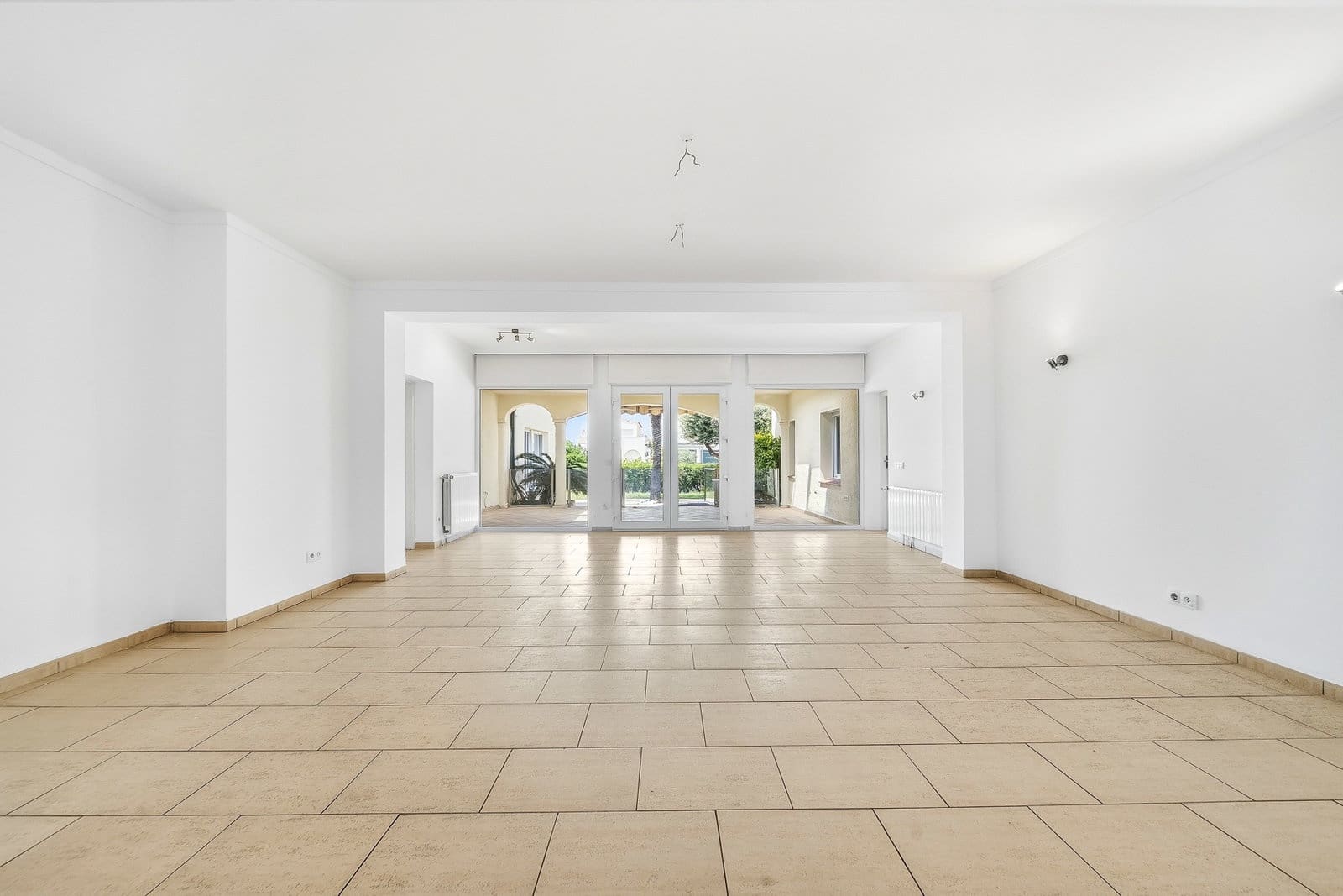 5 bedroom Villa for sale in Empuriabrava with pool garage - € 18,000,000 (Ref: 9841741)