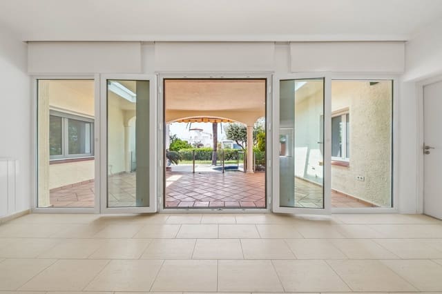 5 soverom Villa til salgs i Empuriabrava, Castelló d'Empúries med svømmebasseng garasje - € 18 000 000 (Ref: 9841741)