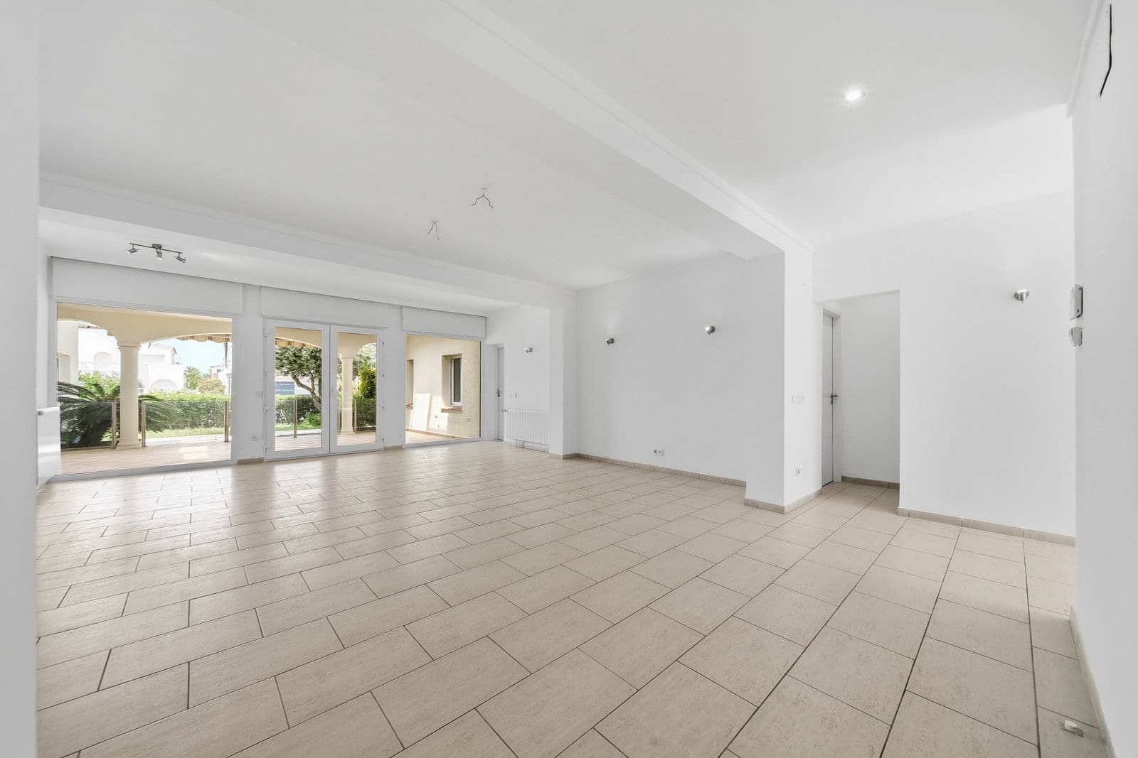 5 bedroom Villa for sale in Empuriabrava with pool garage - € 18,000,000 (Ref: 9841741)