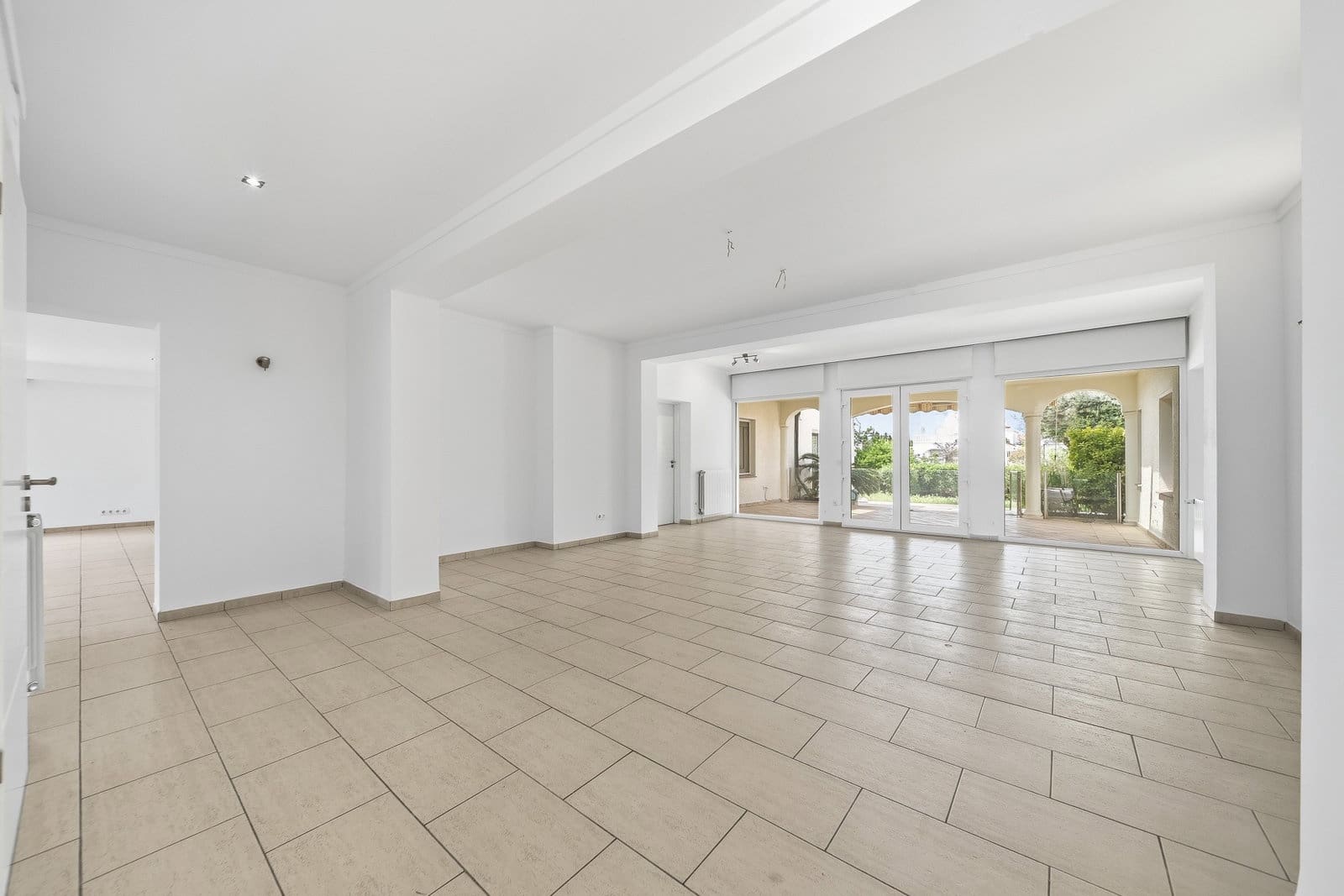 5 bedroom Villa for sale in Empuriabrava with pool garage - € 18,000,000 (Ref: 9841741)