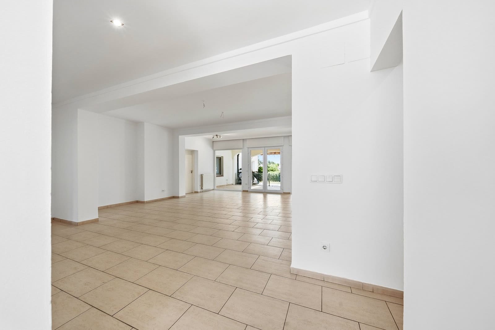 5 bedroom Villa for sale in Empuriabrava with pool garage - € 18,000,000 (Ref: 9841741)