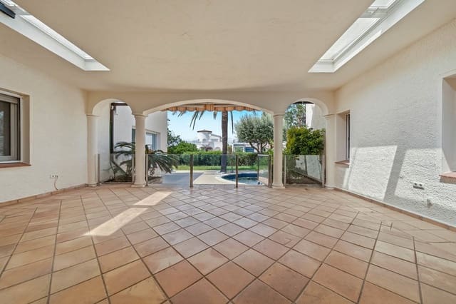 5 soverom Villa til salgs i Empuriabrava, Castelló d'Empúries med svømmebasseng garasje - € 18 000 000 (Ref: 9841741)