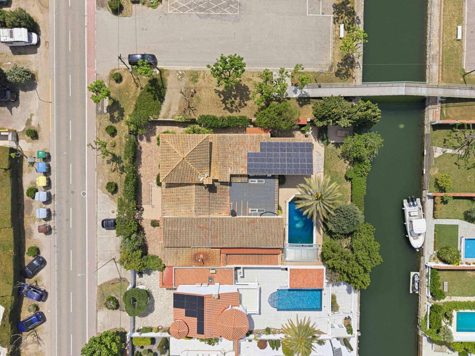 5 bedroom Villa for sale in Empuriabrava with pool garage - € 18,000,000 (Ref: 9841741)