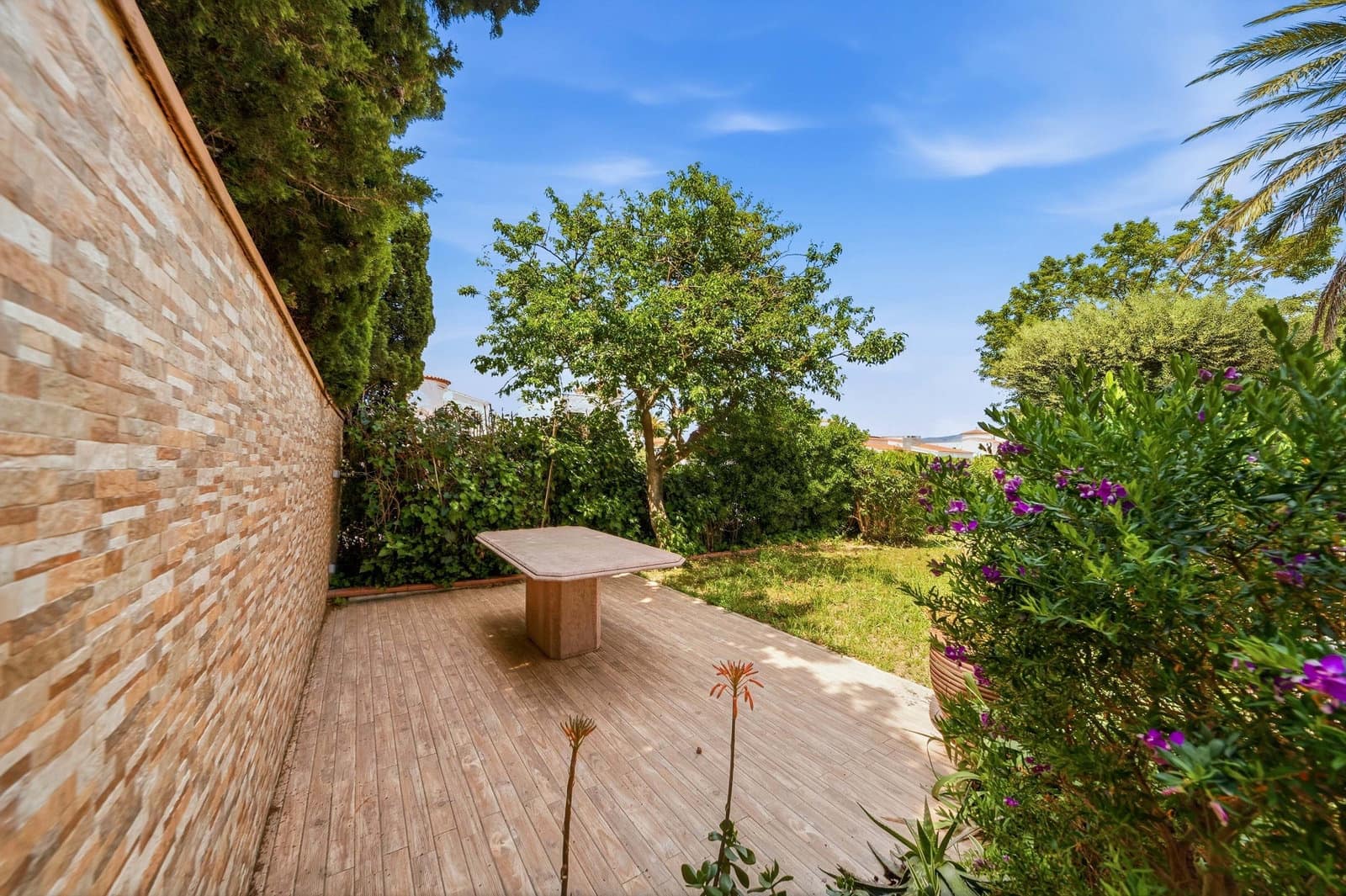 5 bedroom Villa for sale in Empuriabrava with pool garage - € 18,000,000 (Ref: 9841741)
