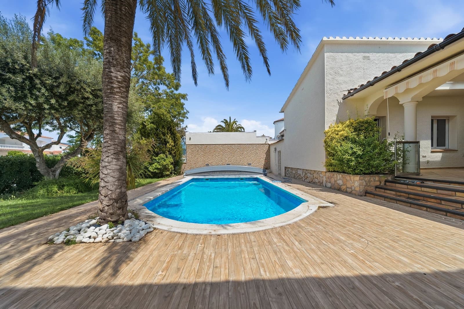 5 bedroom Villa for sale in Empuriabrava with pool garage - € 18,000,000 (Ref: 9841741)