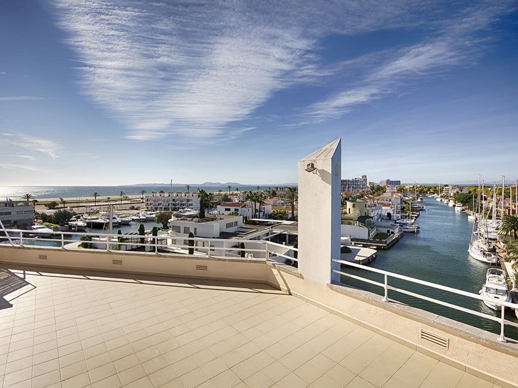 2 chambre Appartement à vendre à Empuriabrava avec garage - 450 000 € (Ref: 9844225)