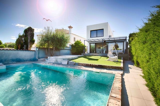 4 makuuhuone Huvila myytävänä paikassa Empuriabrava, Castelló d'Empúries mukana uima-altaan 
autotalli - 1 150 000 € (Ref: 9848372)