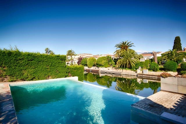 4 sypialnia Willa na sprzedaż w Empuriabrava, Castelló d'Empúries z basenem garażem - 1 150 000 € (Ref: 9848372)