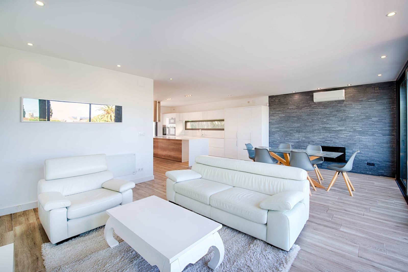 4 bedroom Villa for sale in Empuriabrava with pool garage - € 1,150,000 (Ref: 9848372)