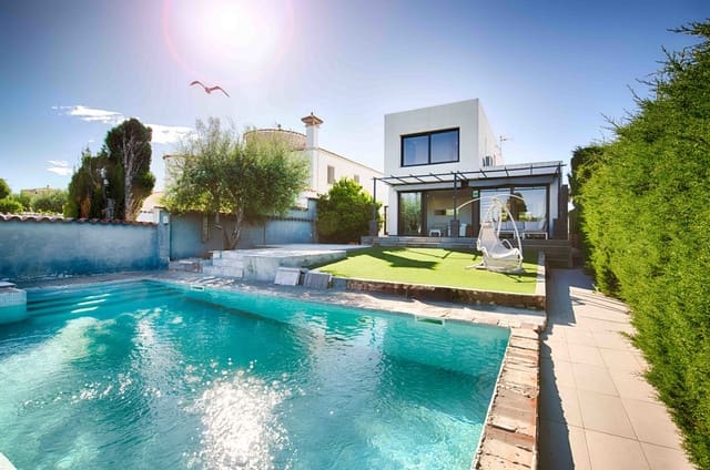 4 sypialnia Willa na sprzedaż w Empuriabrava, Castelló d'Empúries z basenem garażem - 1 150 000 € (Ref: 9848372)