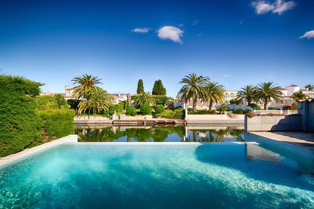 4 sypialnia Willa na sprzedaż w Empuriabrava, Castelló d'Empúries z basenem garażem - 1 150 000 € (Ref: 9848372)