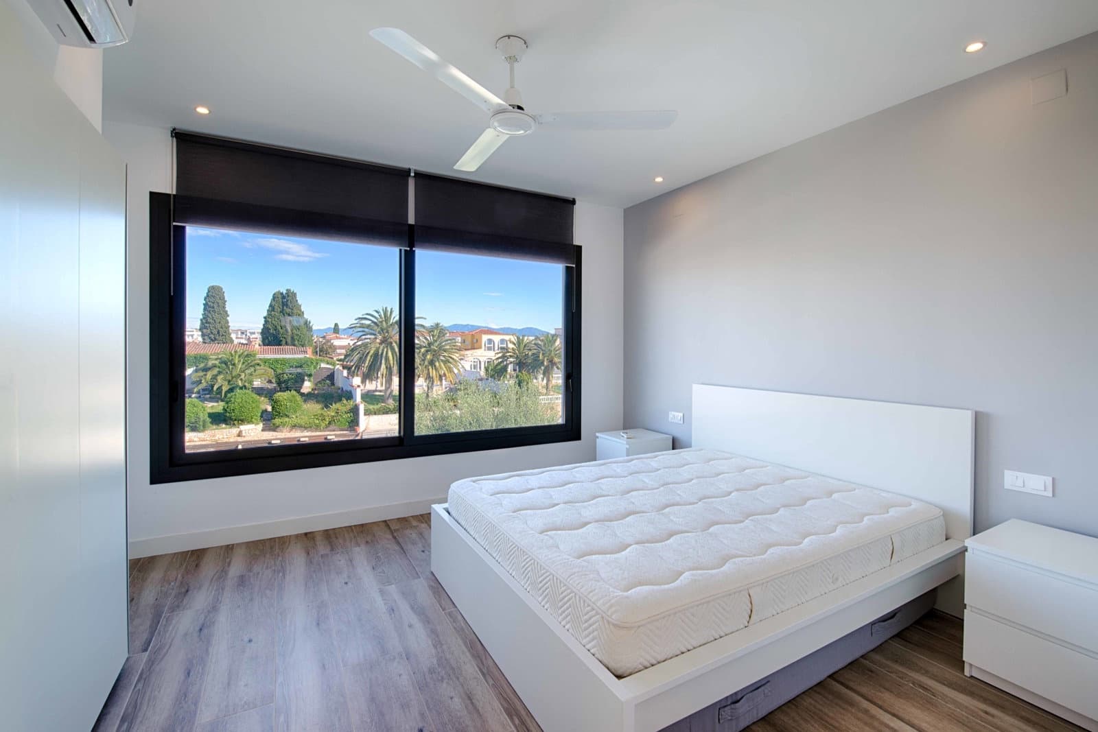 4 bedroom Villa for sale in Empuriabrava with pool garage - € 1,150,000 (Ref: 9848372)