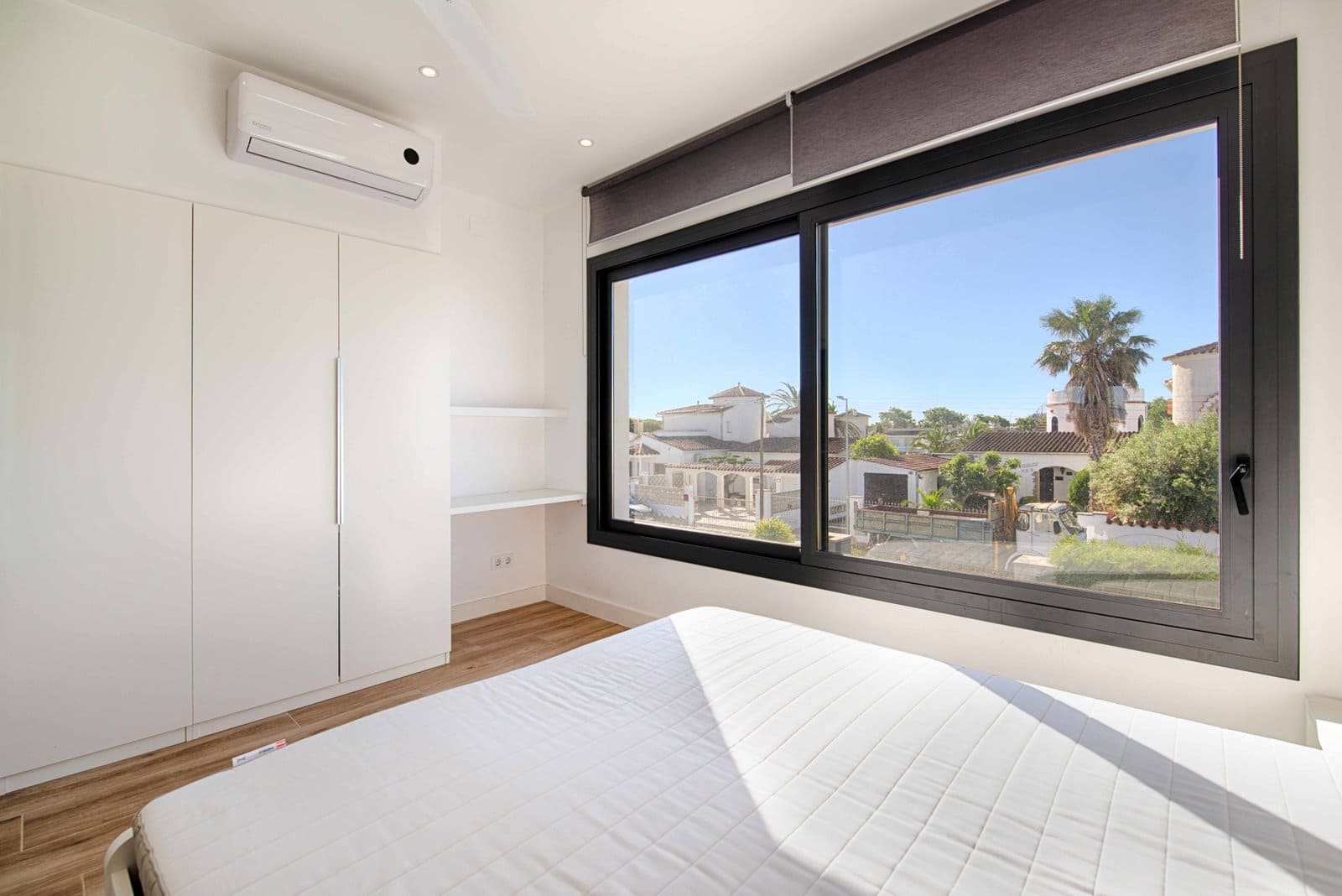 4 bedroom Villa for sale in Empuriabrava with pool garage - € 1,150,000 (Ref: 9848372)