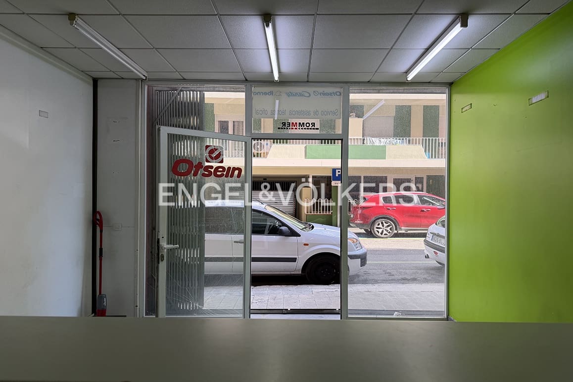 Commercial for sale in Figueres - € 62,000 (Ref: 9849916)