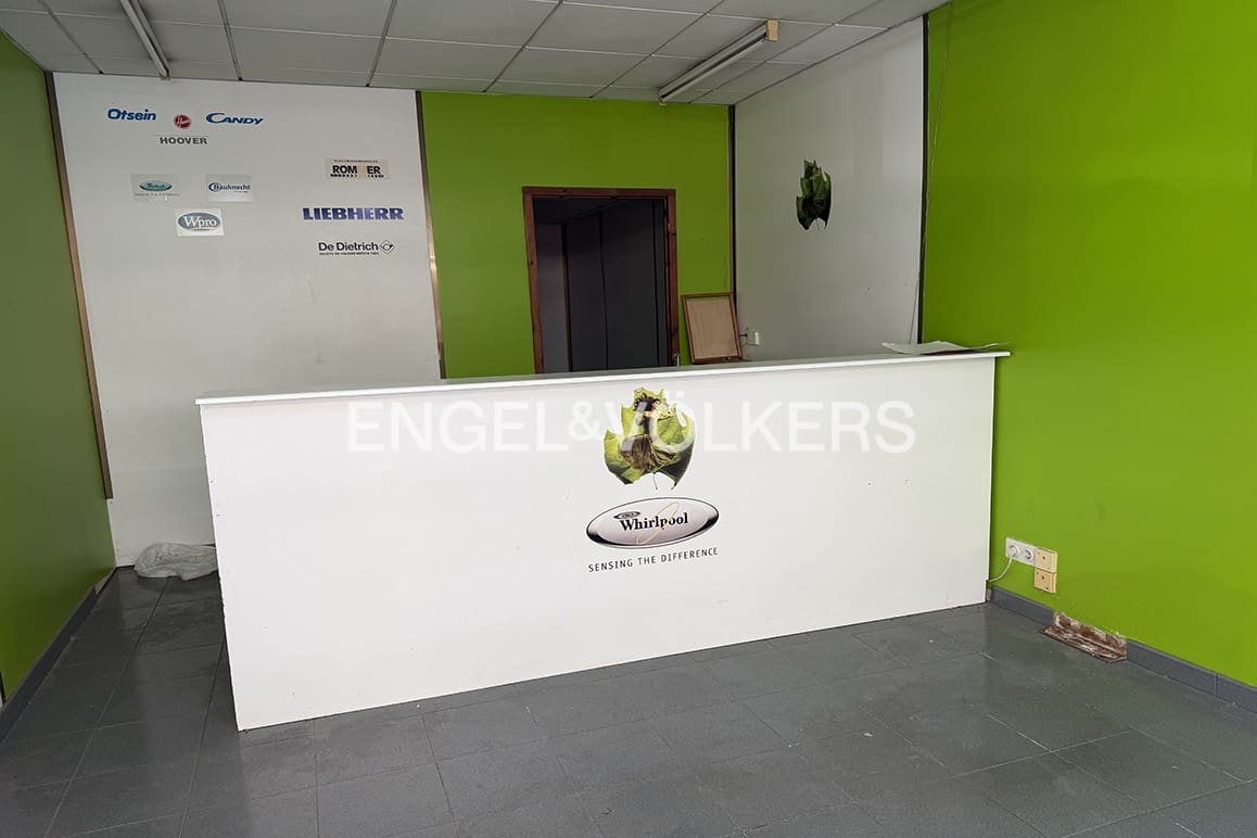 Commercial for sale in Figueres - € 62,000 (Ref: 9849916)