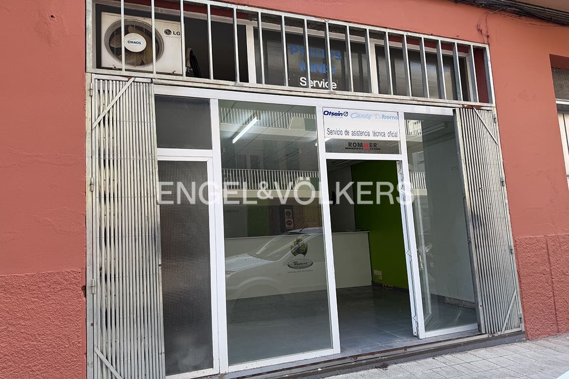 Commercial for sale in Figueres - € 62,000 (Ref: 9849916)