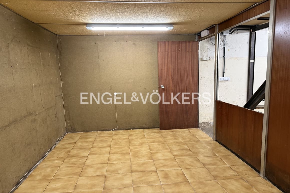 Commercial for sale in Figueres - € 62,000 (Ref: 9849916)