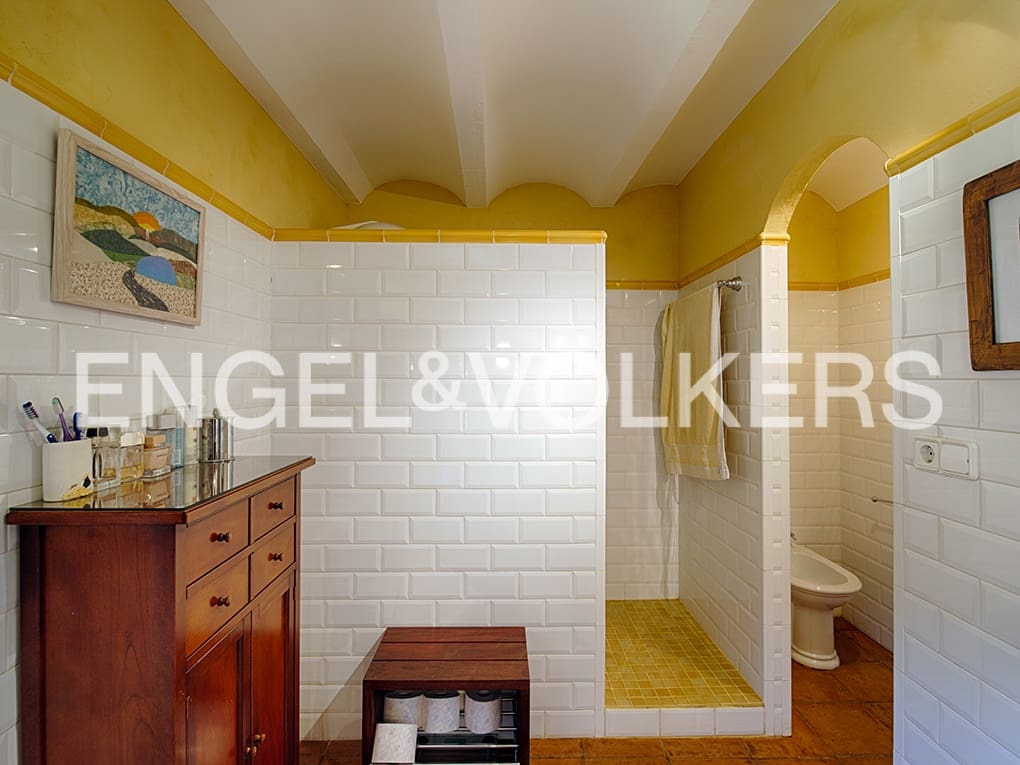 4 bedroom Finca/Country House for sale in Llado with pool garage - € 900,000 (Ref: 9850146)