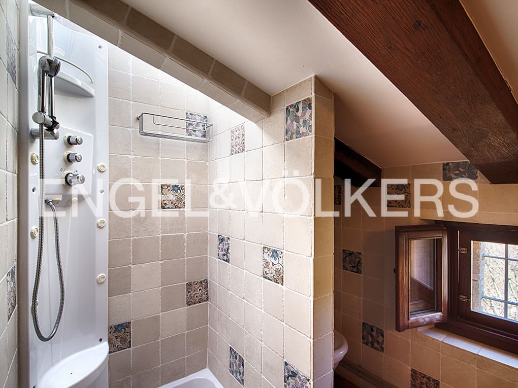 4 bedroom Finca/Country House for sale in Llado with pool garage - € 900,000 (Ref: 9850146)