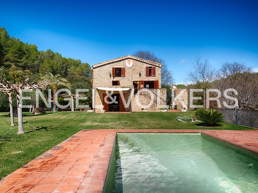 4 bedroom Finca/Country House for sale in Llado with pool garage - € 900,000 (Ref: 9850146)