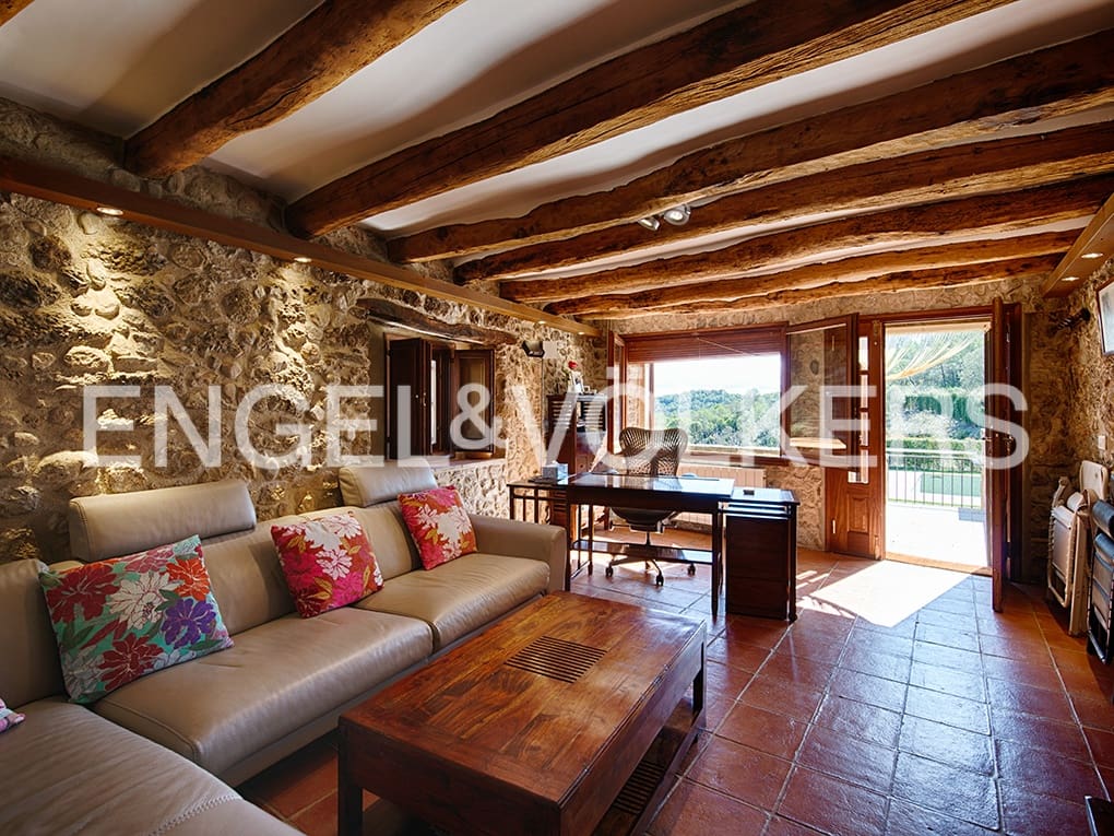 4 bedroom Finca/Country House for sale in Llado with pool garage - € 900,000 (Ref: 9850146)
