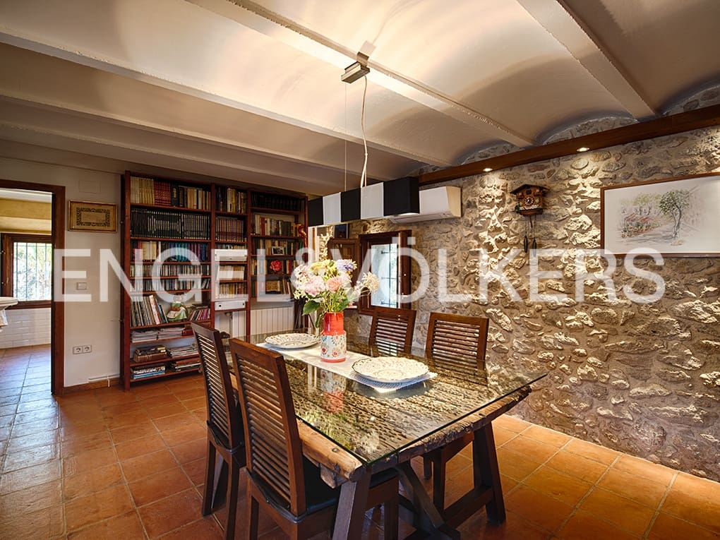 4 bedroom Finca/Country House for sale in Llado with pool garage - € 900,000 (Ref: 9850146)