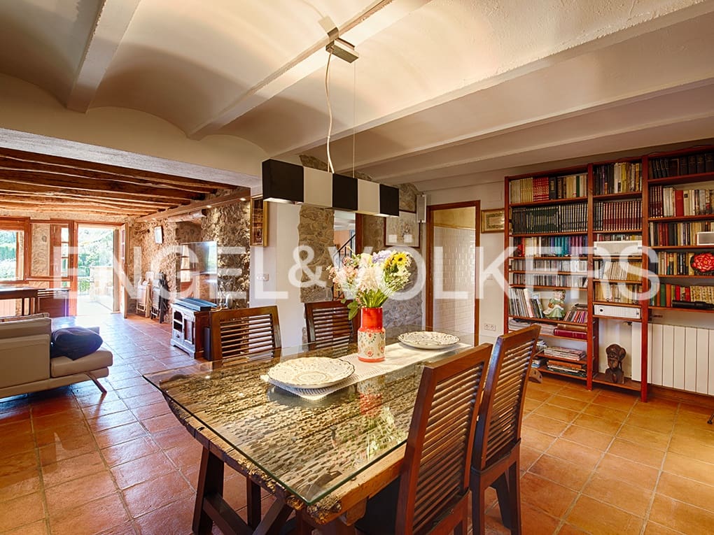 4 bedroom Finca/Country House for sale in Llado with pool garage - € 900,000 (Ref: 9850146)