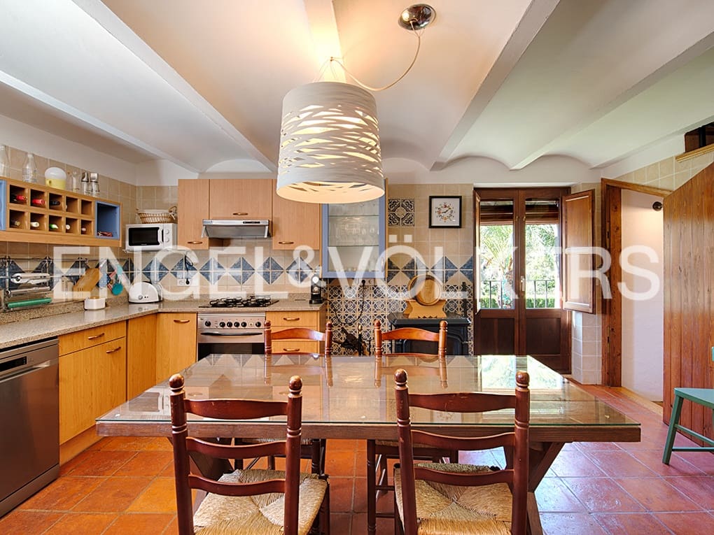 4 bedroom Finca/Country House for sale in Llado with pool garage - € 900,000 (Ref: 9850146)
