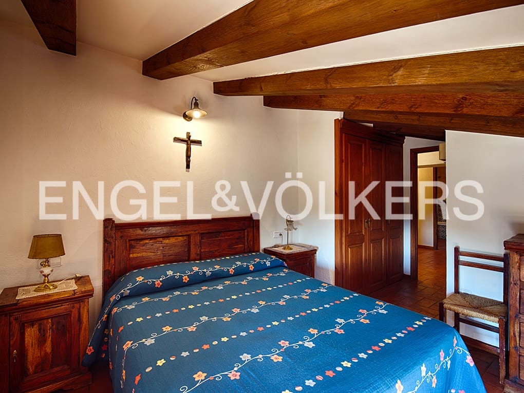 4 bedroom Finca/Country House for sale in Llado with pool garage - € 900,000 (Ref: 9850146)