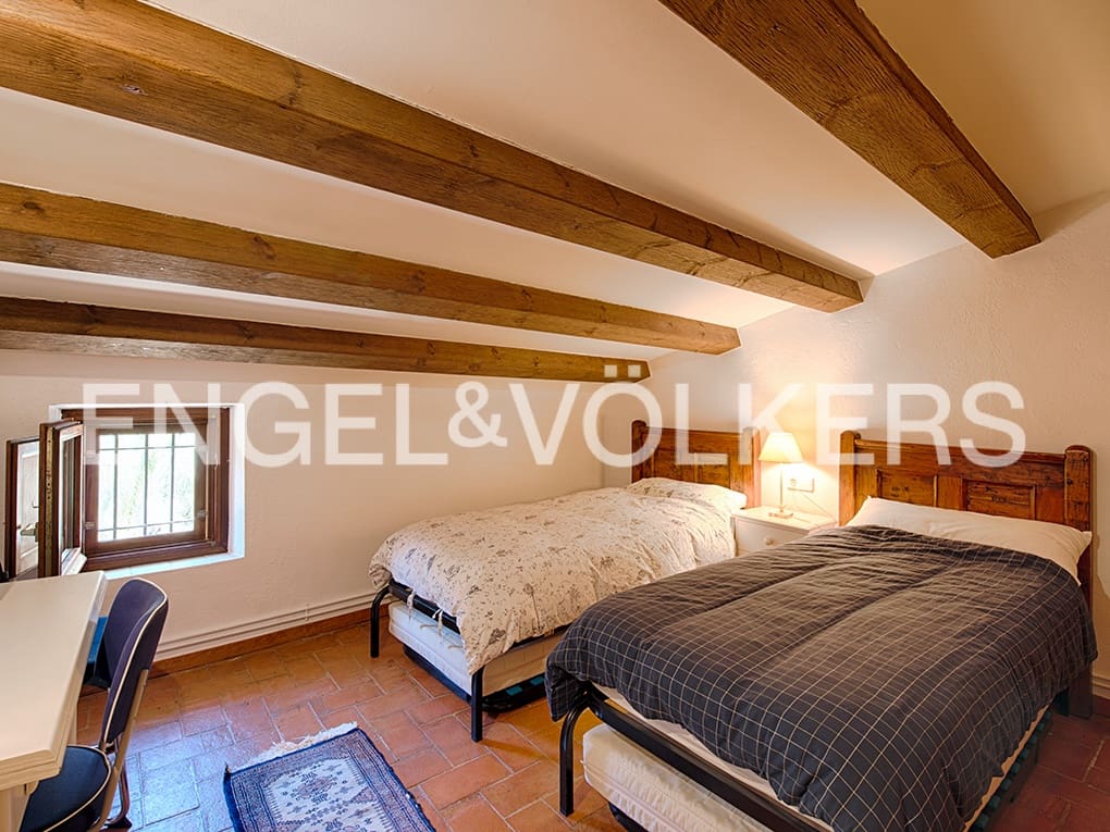 4 bedroom Finca/Country House for sale in Llado with pool garage - € 900,000 (Ref: 9850146)