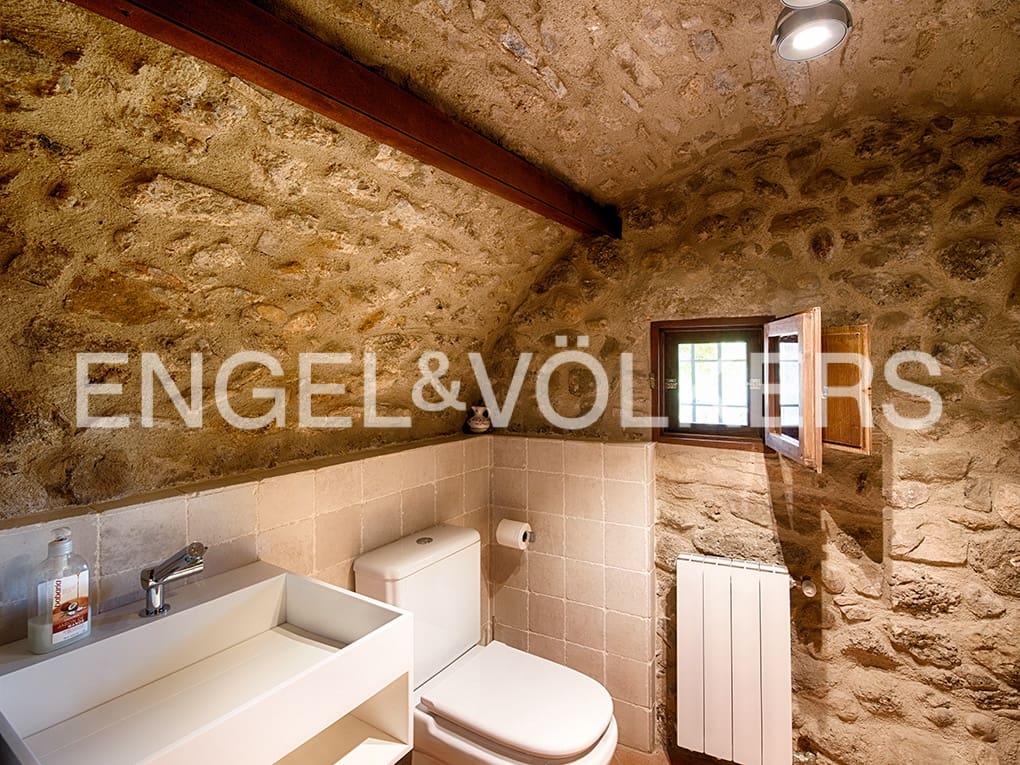 4 bedroom Finca/Country House for sale in Llado with pool garage - € 900,000 (Ref: 9850146)
