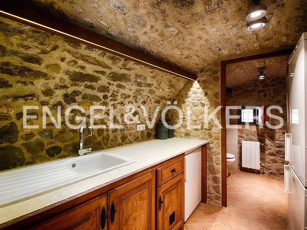 4 bedroom Finca/Country House for sale in Llado with pool garage - € 900,000 (Ref: 9850146)