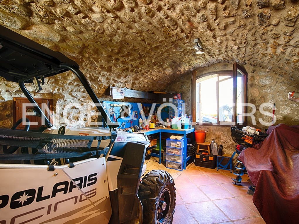 4 bedroom Finca/Country House for sale in Llado with pool garage - € 900,000 (Ref: 9850146)