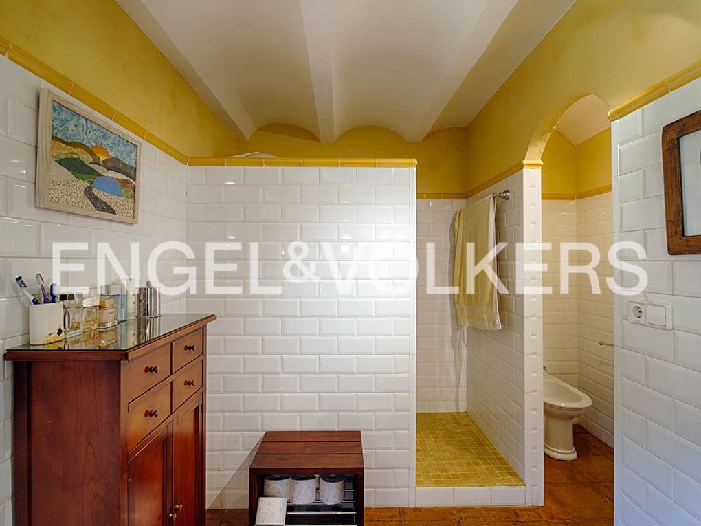 4 bedroom Finca/Country House for sale in Llado with pool garage - € 900,000 (Ref: 9850146)