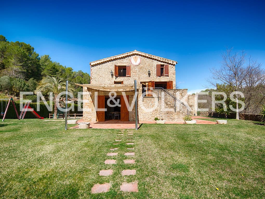4 bedroom Finca/Country House for sale in Llado with pool garage - € 900,000 (Ref: 9850146)