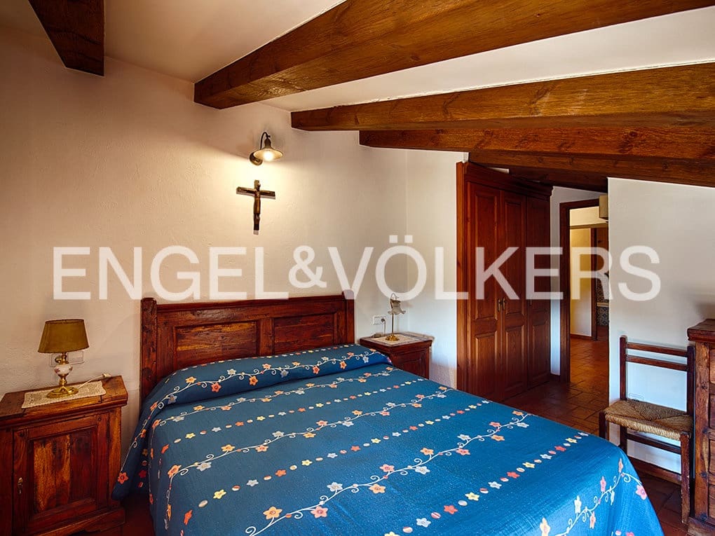 4 bedroom Finca/Country House for sale in Llado with pool garage - € 900,000 (Ref: 9850146)