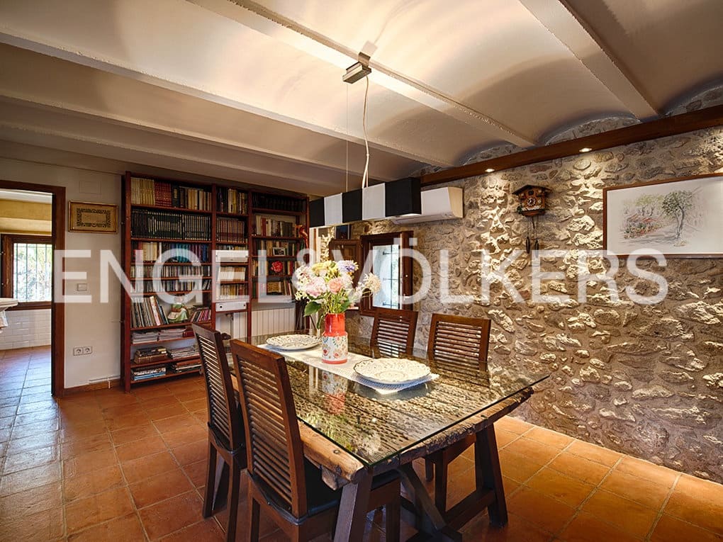 4 bedroom Finca/Country House for sale in Llado with pool garage - € 900,000 (Ref: 9850146)
