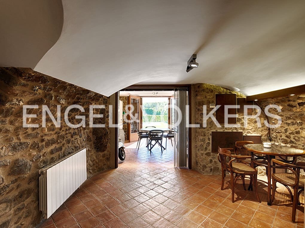 4 bedroom Finca/Country House for sale in Llado with pool garage - € 900,000 (Ref: 9850146)