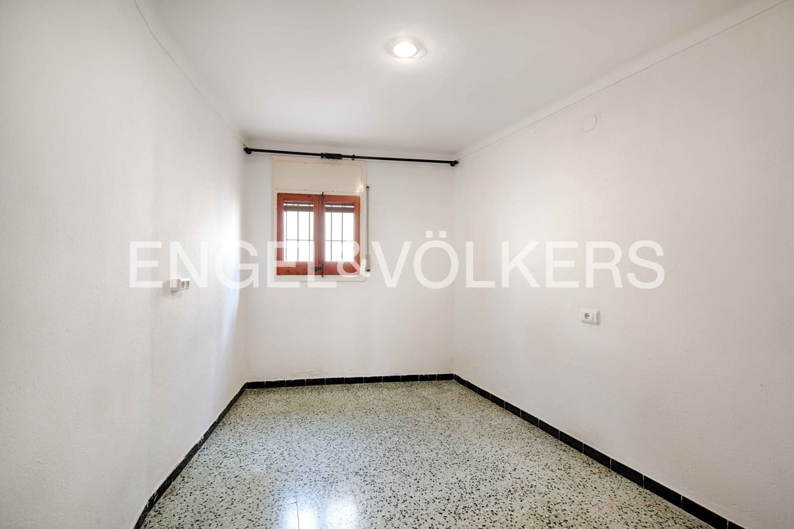 6 bedroom Terraced Villa for sale in El Port de la Selva with garage - € 650,000 (Ref: 9860835)