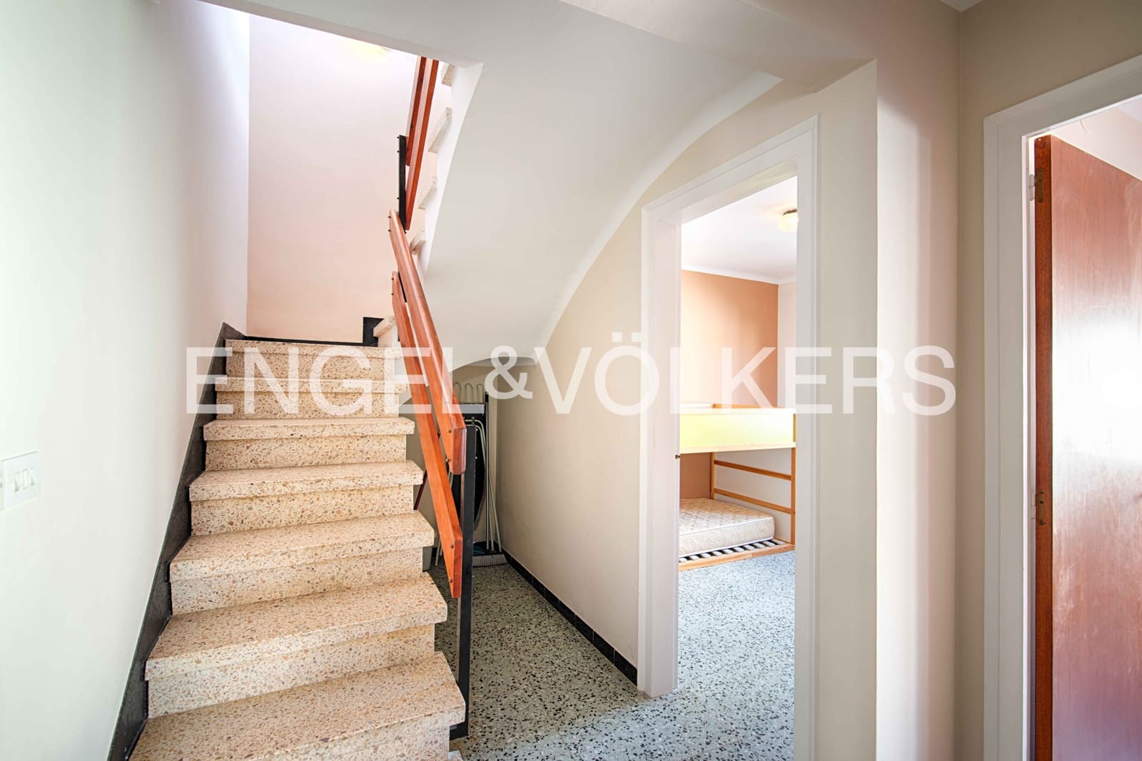 6 bedroom Terraced Villa for sale in El Port de la Selva with garage - € 650,000 (Ref: 9860835)