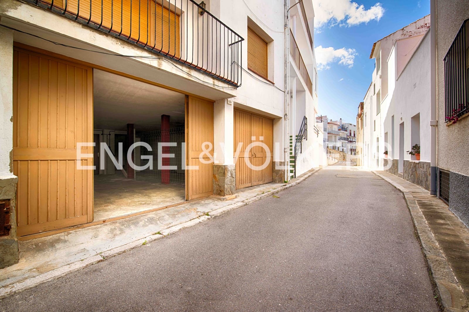 6 bedroom Terraced Villa for sale in El Port de la Selva with garage - € 650,000 (Ref: 9860835)