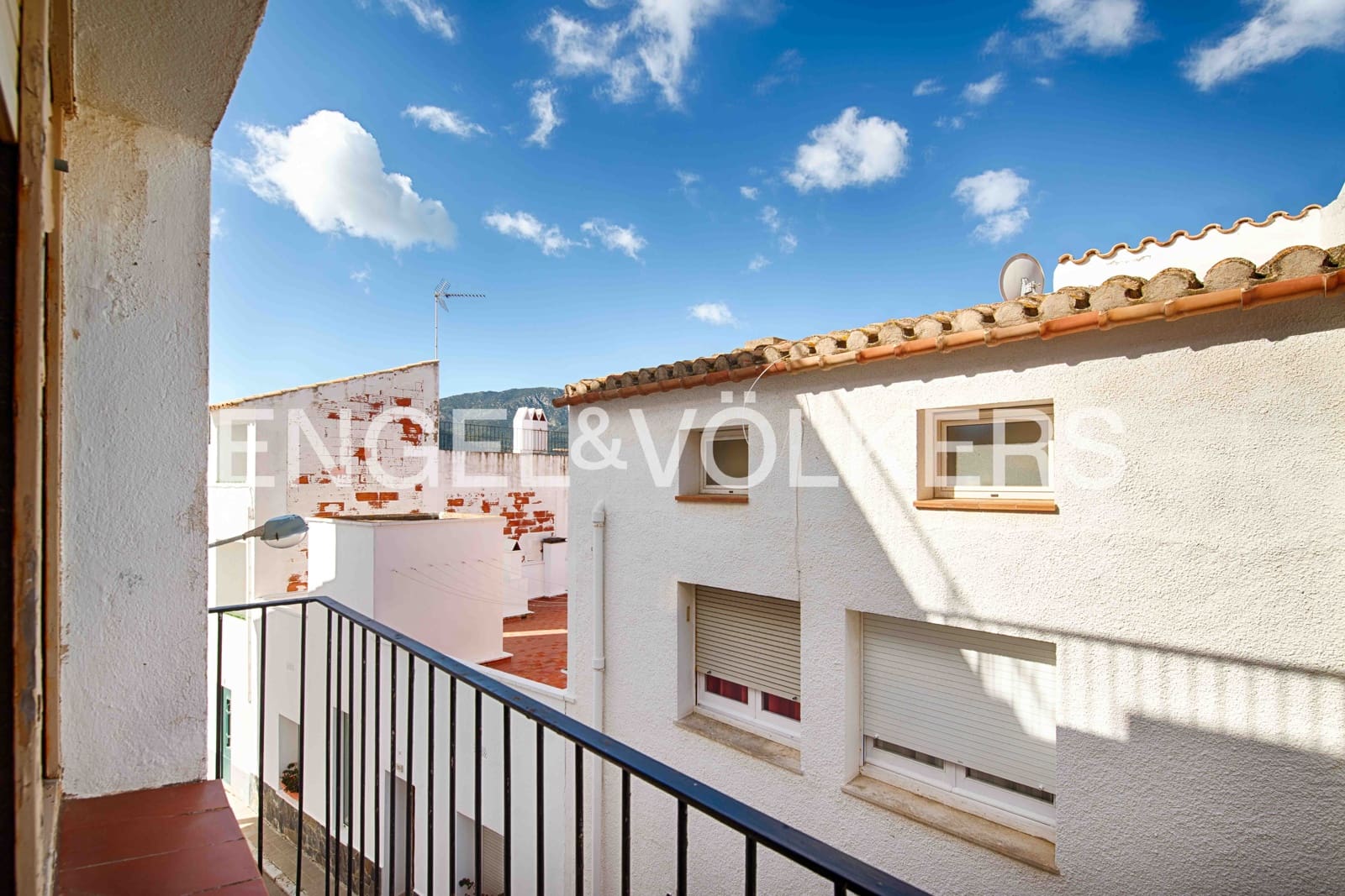 6 bedroom Terraced Villa for sale in El Port de la Selva with garage - € 650,000 (Ref: 9860835)