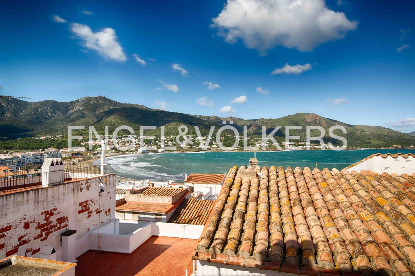 6 bedroom Terraced Villa for sale in El Port de la Selva with garage - € 650,000 (Ref: 9860835)