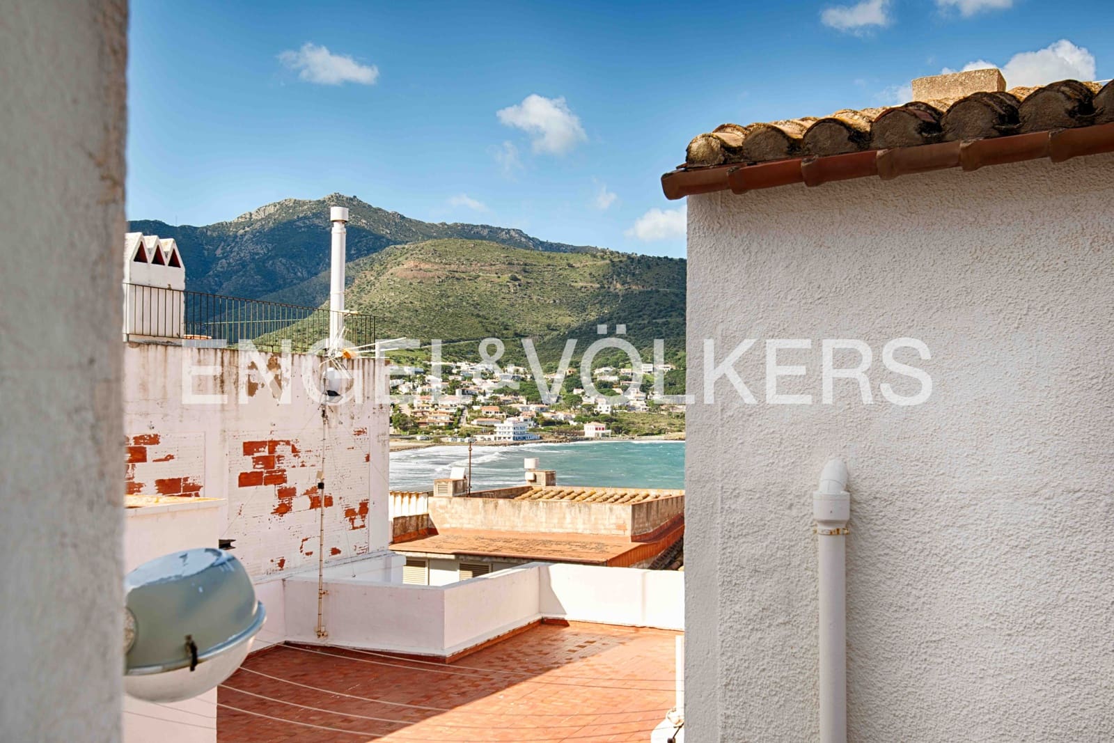 6 bedroom Terraced Villa for sale in El Port de la Selva with garage - € 650,000 (Ref: 9860835)