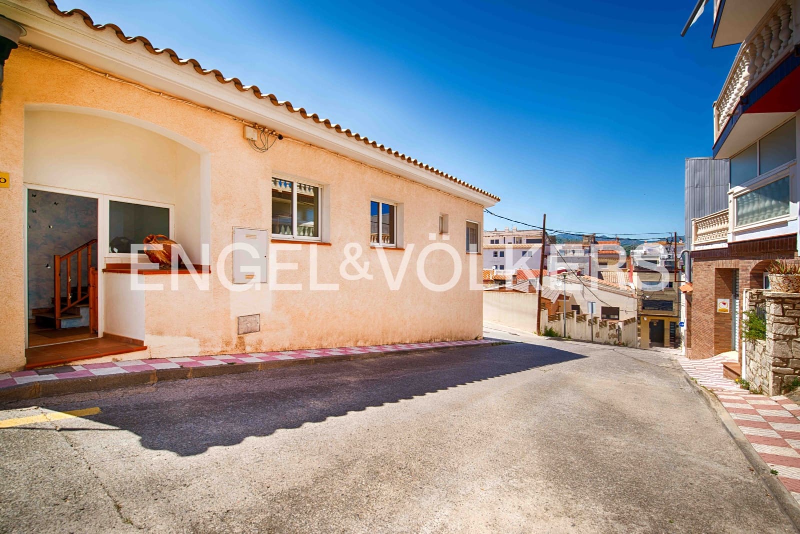 4 bedroom Apartment for sale in Llanca - € 369,000 (Ref: 9867818)