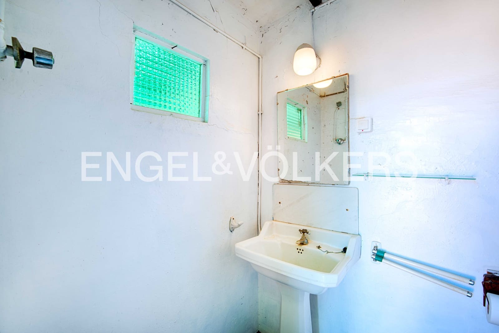 6 bedroom Townhouse for sale in Garriguella with garage - € 320,000 (Ref: 9869665)